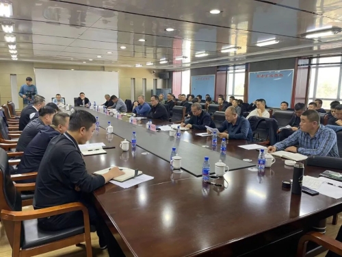 10月13日，，，，，，，，公司采掘生产服务组到东荣一矿指导服务